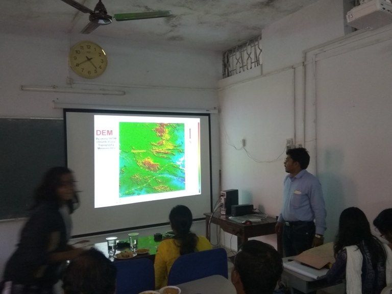 Dr. Tapan Moharana, Senior Geologist, GSI, delivering an extramural lecture